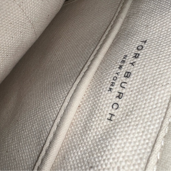 Tote Burch Canvas Tore with Leather Details on handle - Picture 4 of 4